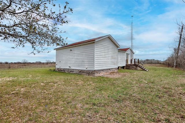 471 Fm 1296, Waelder, TX 78959