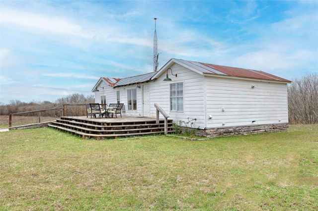 471 Fm 1296, Waelder, TX 78959