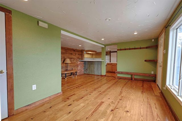 471 Fm 1296, Waelder, TX 78959