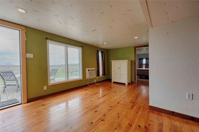 471 Fm 1296, Waelder, TX 78959