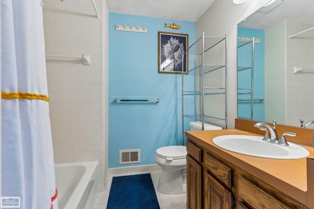698 Tennyson Court, Rochester Hills, MI 48307