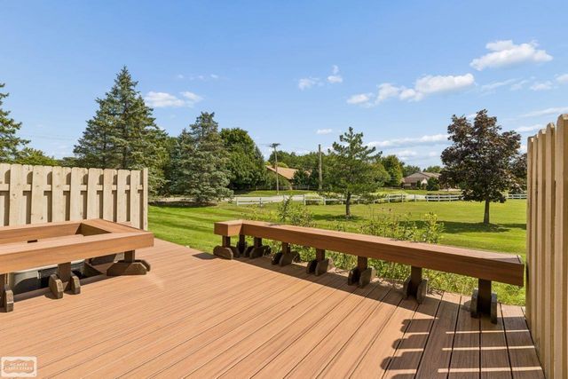 698 Tennyson Court, Rochester Hills, MI 48307