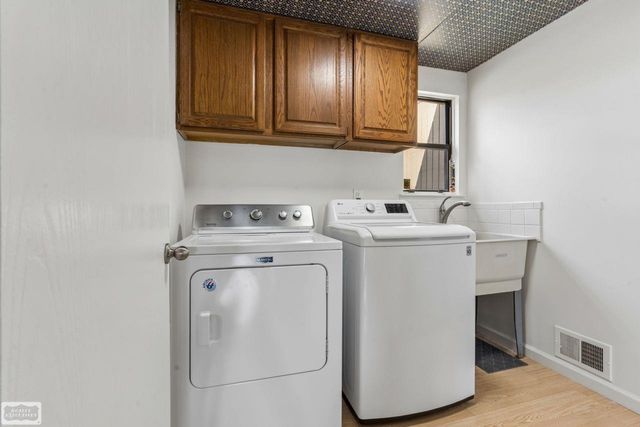 698 Tennyson Court, Rochester Hills, MI 48307