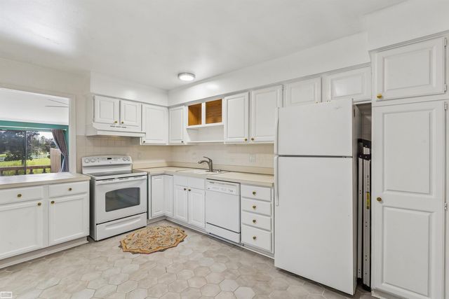 698 Tennyson Court, Rochester Hills, MI 48307
