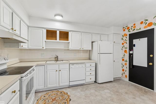 698 Tennyson Court, Rochester Hills, MI 48307