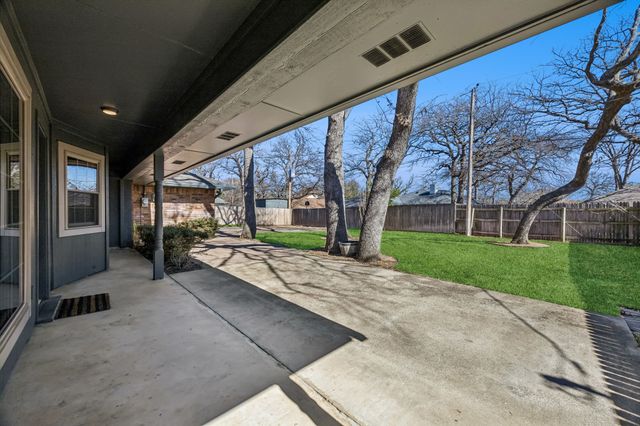 2703 Baldwin Drive, Arlington, TX 76012