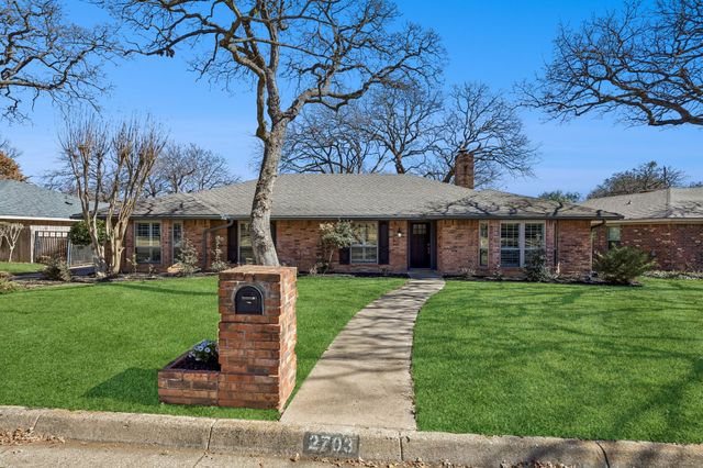 2703 Baldwin Drive, Arlington, TX 76012
