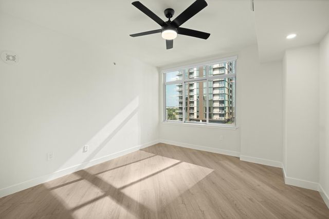 54 Rainey ST 1201, Austin, TX 78701