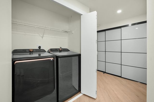 54 Rainey ST 1201, Austin, TX 78701