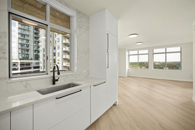 54 Rainey ST 1201, Austin, TX 78701