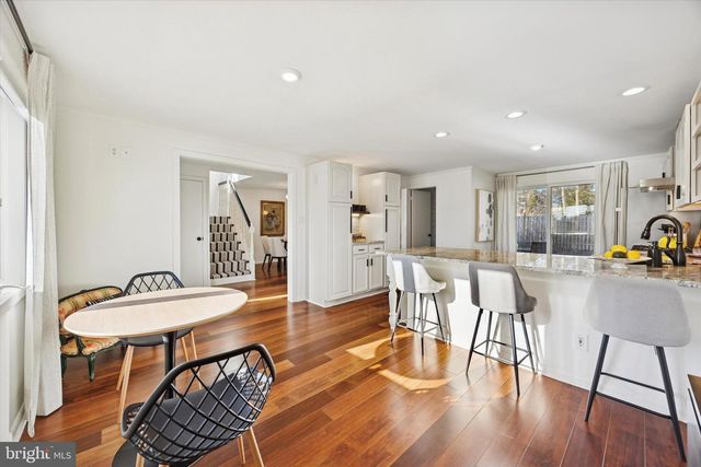 15 W CLOSE, Moorestown, NJ 08057