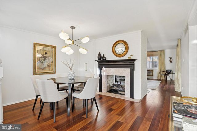 15 W CLOSE, Moorestown, NJ 08057