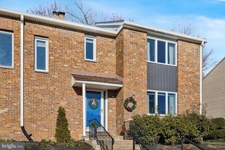 15 W CLOSE, Moorestown, NJ 08057