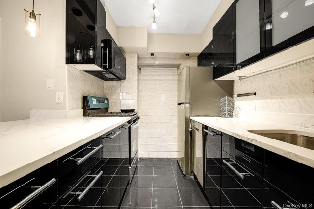 70-25 Yellowstone Boulevard 14O, Forest Hills, NY 11375