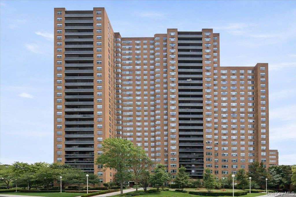 70-25 Yellowstone Boulevard 14O, Forest Hills, NY 11375