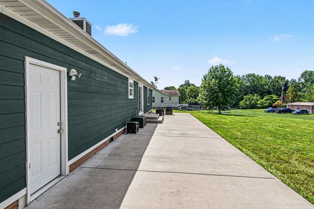 2723 Highway 12, N, Chapmansboro, TN 37035