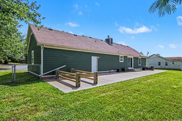 2723 Highway 12, N, Chapmansboro, TN 37035
