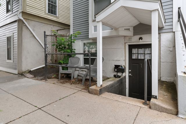 314 W 4th 1, Boston, MA 02127