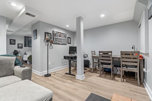 314 W 4th 1, Boston, MA 02127
