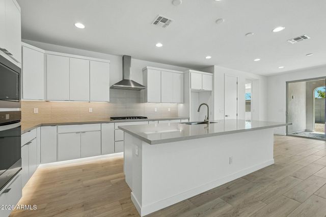 7945 W LOMA Lane, Peoria, AZ 85345