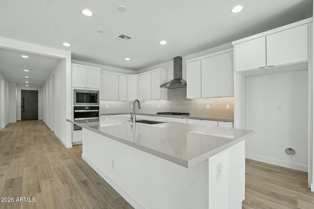 7945 W LOMA Lane, Peoria, AZ 85345