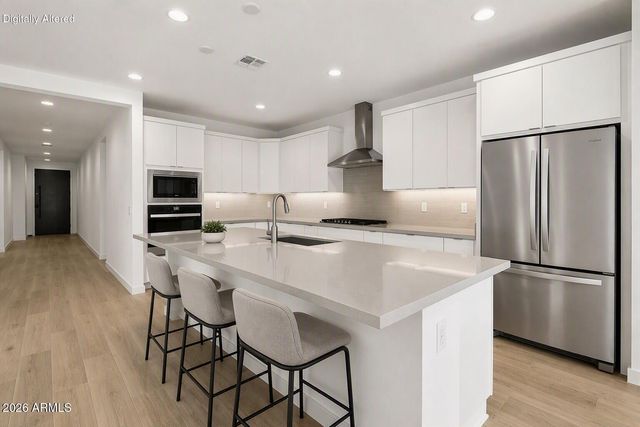 7945 W LOMA Lane, Peoria, AZ 85345