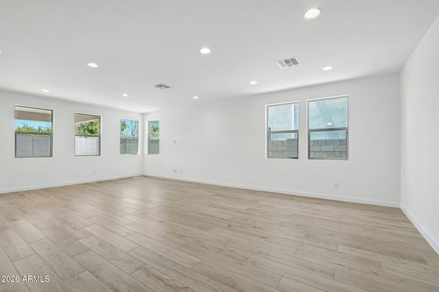 7945 W LOMA Lane, Peoria, AZ 85345