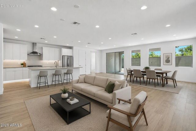 7945 W LOMA Lane, Peoria, AZ 85345