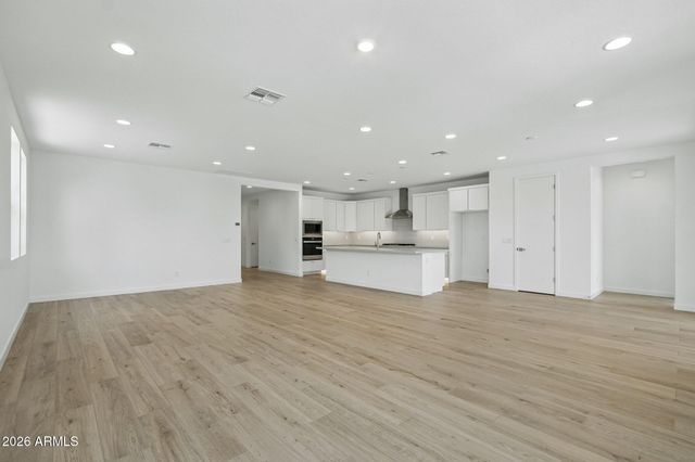 7945 W LOMA Lane, Peoria, AZ 85345