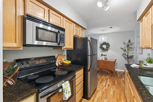 2727 W 43rd Street 311, Minneapolis, MN 55410