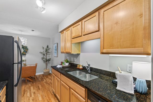 2727 W 43rd Street 311, Minneapolis, MN 55410