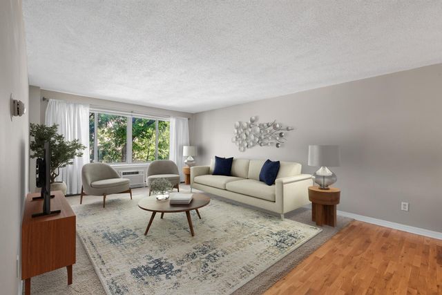 2727 W 43rd Street 311, Minneapolis, MN 55410
