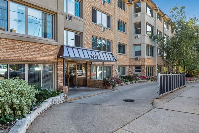 2727 W 43rd Street 311, Minneapolis, MN 55410