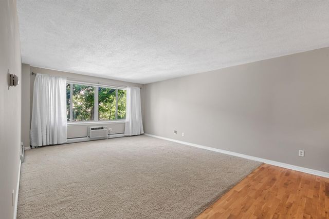2727 W 43rd Street 311, Minneapolis, MN 55410