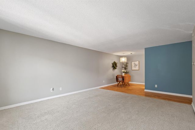 2727 W 43rd Street 311, Minneapolis, MN 55410
