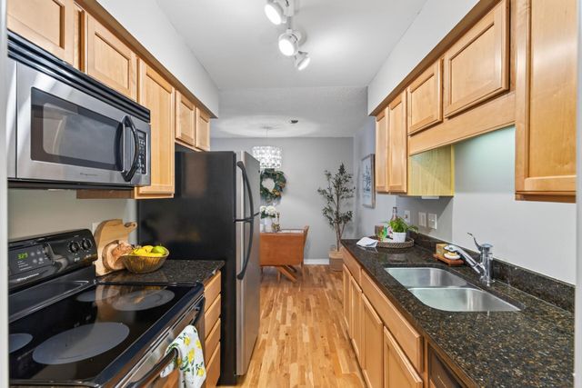 2727 W 43rd Street 311, Minneapolis, MN 55410