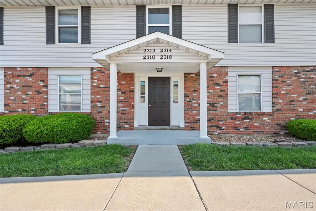 2314 Highland Hill Drive, St Peters, MO 63376