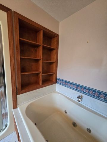 205 Hamburg Rd, Hempfield Twp, PA 16125