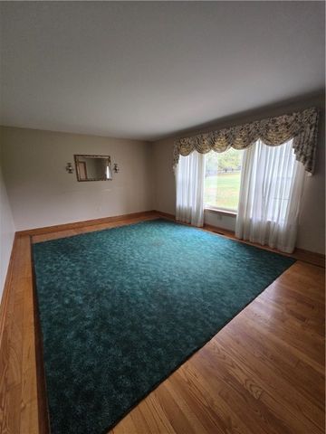 205 Hamburg Rd, Hempfield Twp, PA 16125