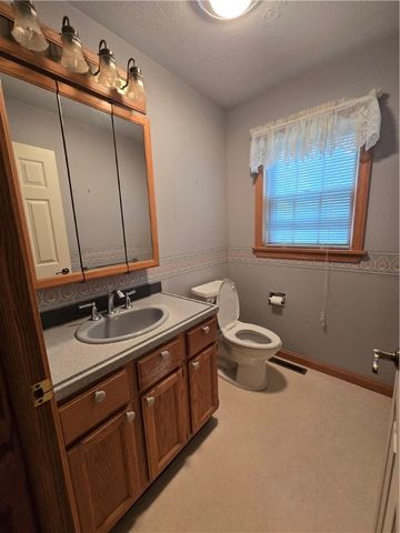 205 Hamburg Rd, Hempfield Twp, PA 16125