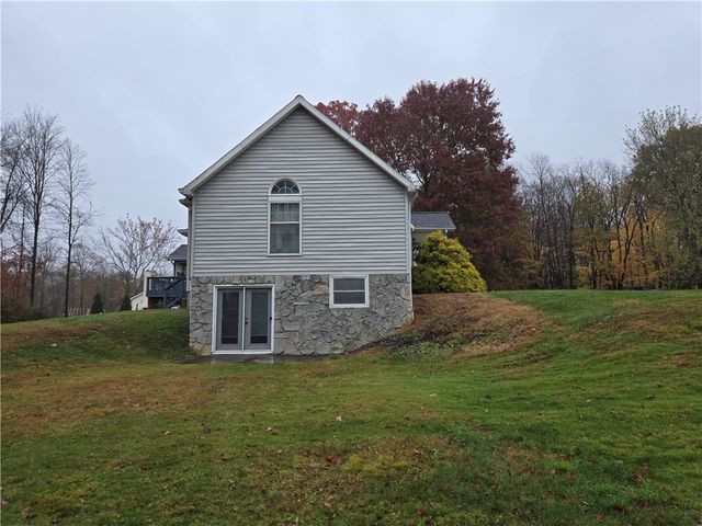 205 Hamburg Rd, Hempfield Twp, PA 16125