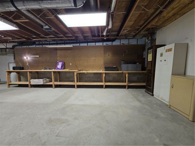 205 Hamburg Rd, Hempfield Twp, PA 16125