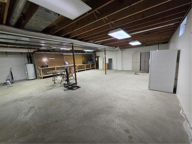 205 Hamburg Rd, Hempfield Twp, PA 16125