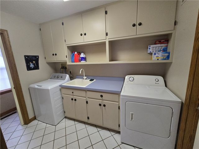 205 Hamburg Rd, Hempfield Twp, PA 16125