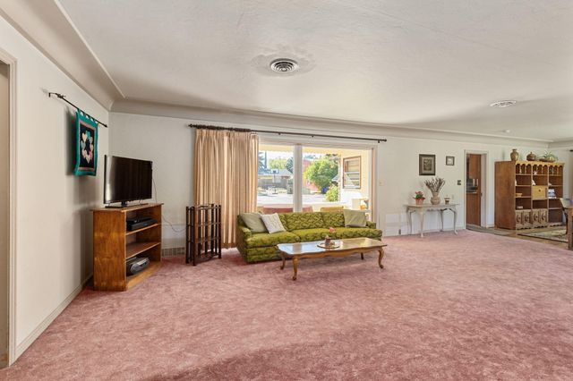 547 Oakdale Drive, Medford, OR 97501