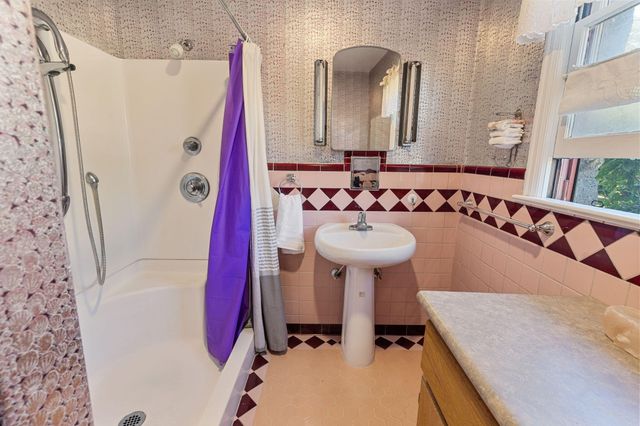 547 Oakdale Drive, Medford, OR 97501