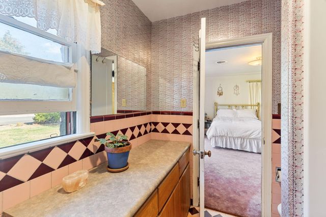 547 Oakdale Drive, Medford, OR 97501