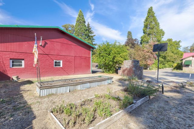547 Oakdale Drive, Medford, OR 97501
