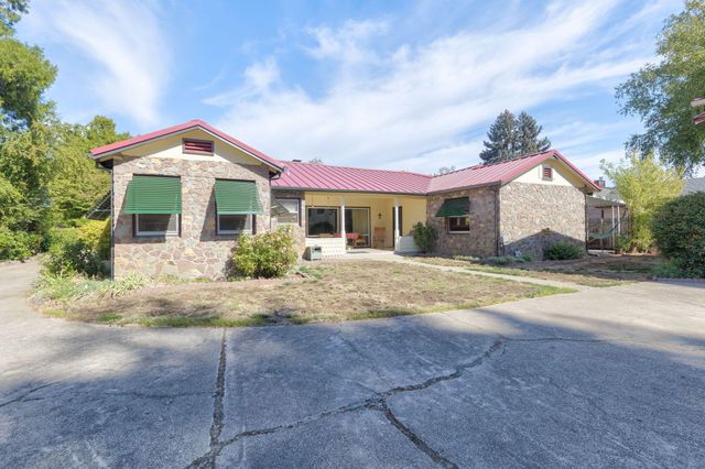 547 Oakdale Drive, Medford, OR 97501