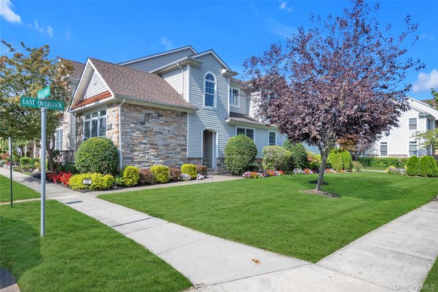 626 Village Green N, Port Washington, NY 11050